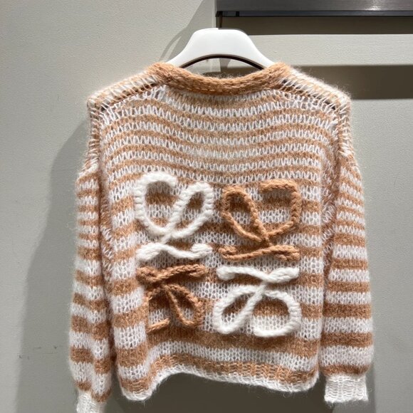 Loewe Anagram cardigan crafted from a luxurious wool-blend - Picture 6 of 12